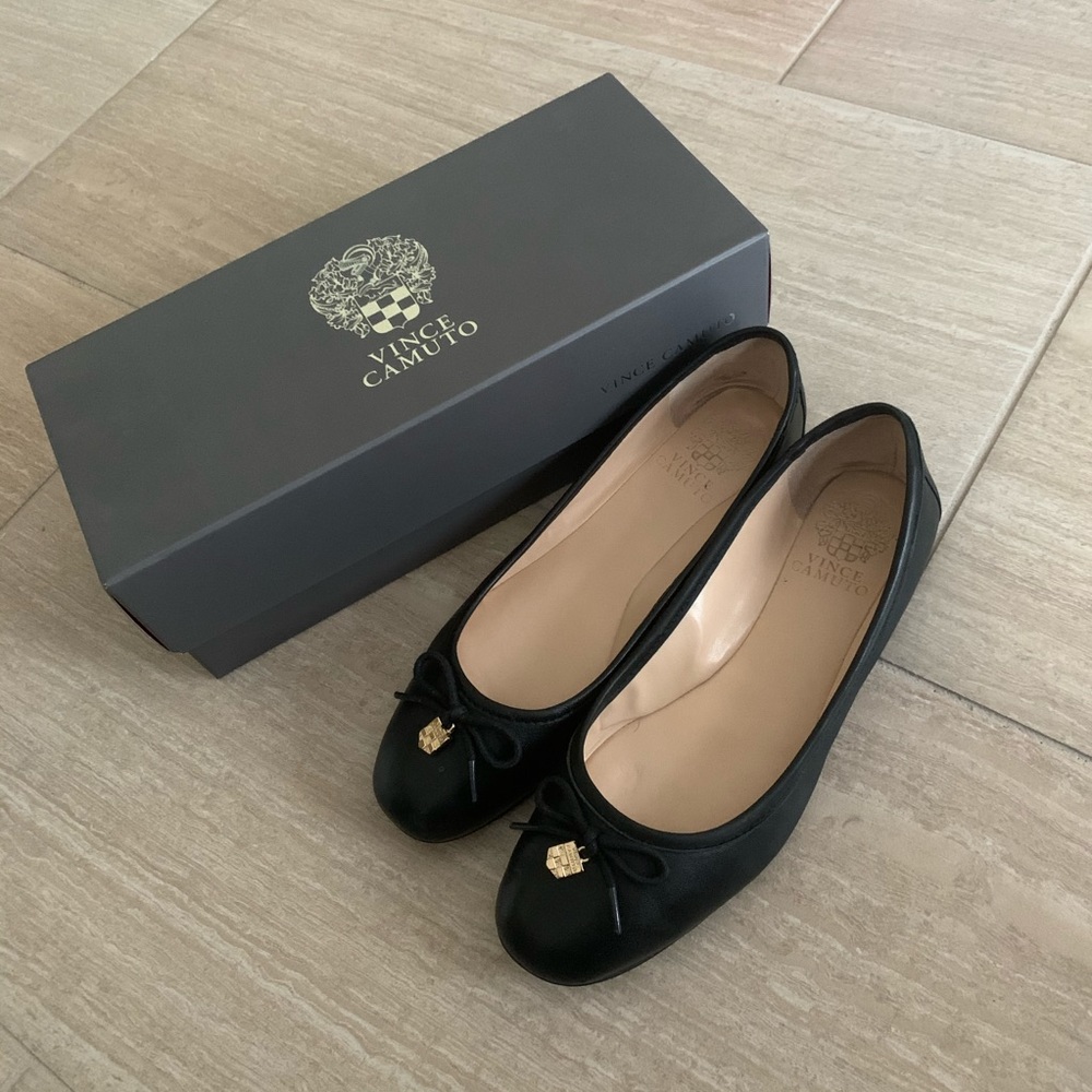 Vince Camuto Black Ballet flats